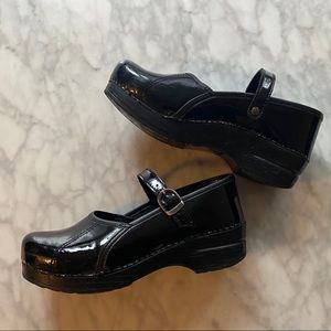 Women’s Mary Jane patent leather Dansko size 38